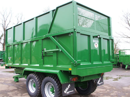 HMG Paints One Pack Topcoat in Baileys Green On a Fisher Trailer