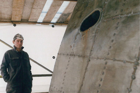 HMG Paints Submarine the Dreadnowt with artist Jonathan Woolfenden